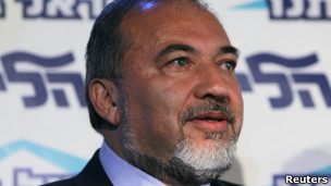 ليبرمان: "على المدى الطويل لن يكون ثمة خيار إذا أردنا رؤية واقع مختلف هناك".